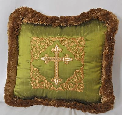 Almohada cruzada dorada bordada hecha con flecos de cepillo de tela de seda verde 14" Foto 1 de 4