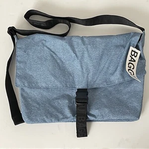 Neu Baggu UO exklusive Sport Nylon Messenger Bag Digital Denim blau - Bild 1 von 4