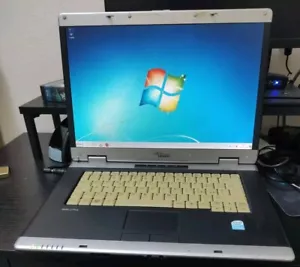 Notebook Fujitsu 15,4" Intel Celeron M520 RAM 2GB HDD 250GB Windows 7 - Foto 1 di 4