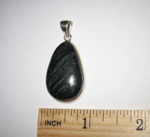 30mm POLISHED NATURAL AUTHENTIC 'ISUA STONE' PENDANT GREENLAND ~ 10.2grams *GM 9 - Picture 1 of 18