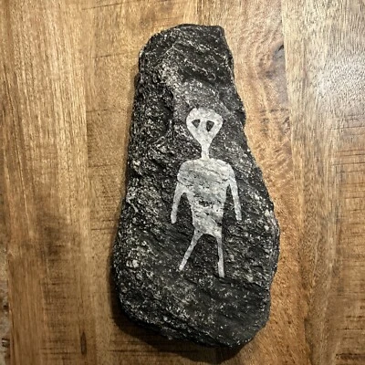 Artistas de arte rupestre interpretación de petroglifo alienígena antiguo muy genial único en su clase Foto 1 de 4