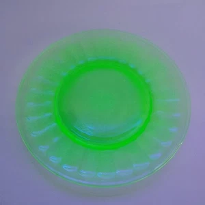 Vintage Uranium Plates Floral Flower Set Of 2 Green 8" - Picture 1 of 15