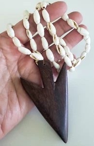 Collana Vintage Punta di Lancia Legno Teak Ciondolo Bianco Conchiglia Olivo Perline 27,5" Senza Chiusura - Foto 1 di 5