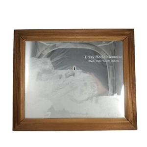 Vintage 1994 Crazy Horse Memorial mattierter Spiegel Holzrahmen Black Hills South Dakota - Bild 1 von 5