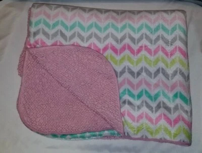 Manta a rayas Chevron verde azulado rosa recién nacido Sherpa espalda gris como nueva Foto 1 de 4