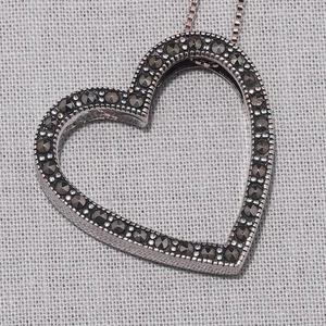 Marcasite floating heart, sterling silver,  1x1 inch,  on 18-in sterling chain - Bild 1 von 6