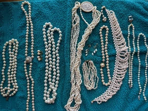 Konvolut Vintage Perlenschmuck Halsketten Armbänder Ohrringe Meer Natur 100er Basteln Kunst - Bild 1 von 8