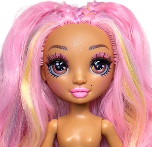 Muñeca Rainbow High SE Kia Hart Corazón Desnudo Articulado Pelo Rosa - Imagen 1 de 7