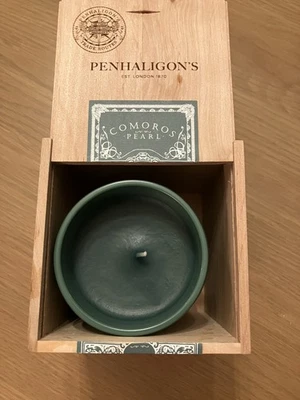 Penhaligon’s Cosmoros Pearl, candela profumata in scatola di legno, 200g, nuova e non sigillata - Immagine 1 di 4