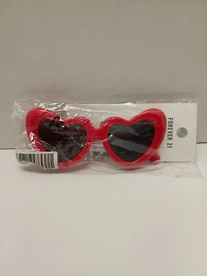 Nuevas gafas de sol Forever 21 Red Heart para mujer Foto 1 de 4