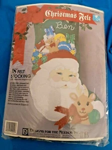DESIGNS FOR THE AGO CALZA BABBO NATALE #9909 KIT FELTRO PAILLETTES PERLINE - Foto 1 di 3