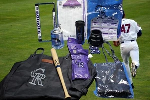 Colorado Rockies Lote MLB Fan Béisbol Llavero Placa Piedra Delantal Regalo - Imagen 1 de 17
