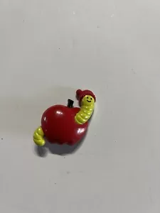 1974 Avon Kids Red Apple Green Worm Parfum Pin - Bild 1 von 5