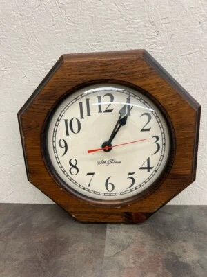 SETH THOMAS 10" WALL CLOCK USES "C" BATTERY (WBP011712) - Image 1 of 4