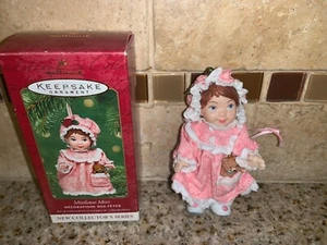 Mistletoe Miss Collector's Series #1 2001 Hallmark Christmas Ornament #1373 - Imagen 1 de 10