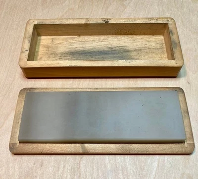 Piedra de afilar blanca translúcida dura vintage de Arkansas Foto 1 de 4