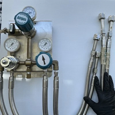 Airgas® 4  Cylinder Life Science Changeover Panel/ CGA-320 /with 4 Hoses - Image 1 of 4