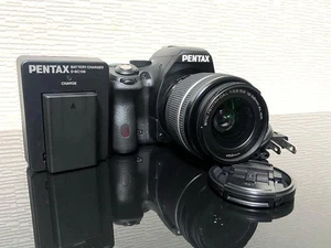 Digitale Spiegelreflexkamera mit einem Objektiv PENTAX K 50 - Bild 1 von 3