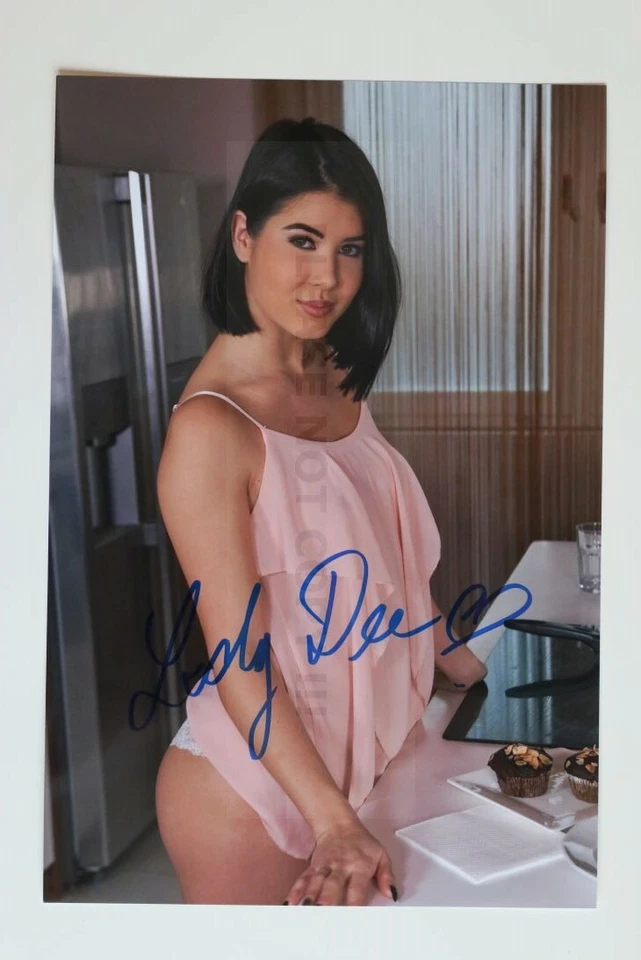 Lady Dee Sexy Adult Erotic Model signed 20x30 Foto Autogramm Autograph 6 - Bild 1 von 1