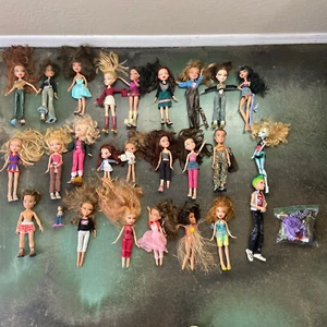 Large Lot 22 Bratz Dolls Clothes Shoes Accessories 3 Monster Highread - Picture 1 of 10