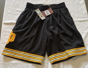 Mitchell & Ness Green Bay Packers Throwback Shorts NWT Sz. Medium - Picture 1 of 3