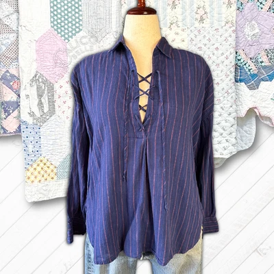 Free People Under the Boardwalk Tunic Top S Blue Lace Up Neckline Popover Stripe Foto 1 de 4
