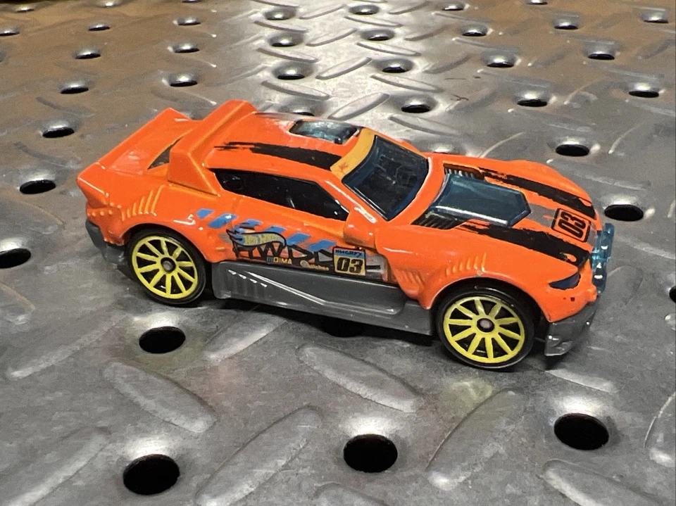  Mattel Hot Wheels Rally Cat 2017 DTX15 juguete fundido a presión coleccionable naranja deportes  Foto 1 de 4