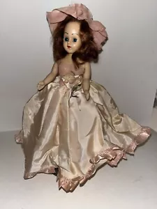 Muñeca Duquesa “Display Doll” Muñeca Plástica Ligera De Colección Brillante - Imagen 1 de 9