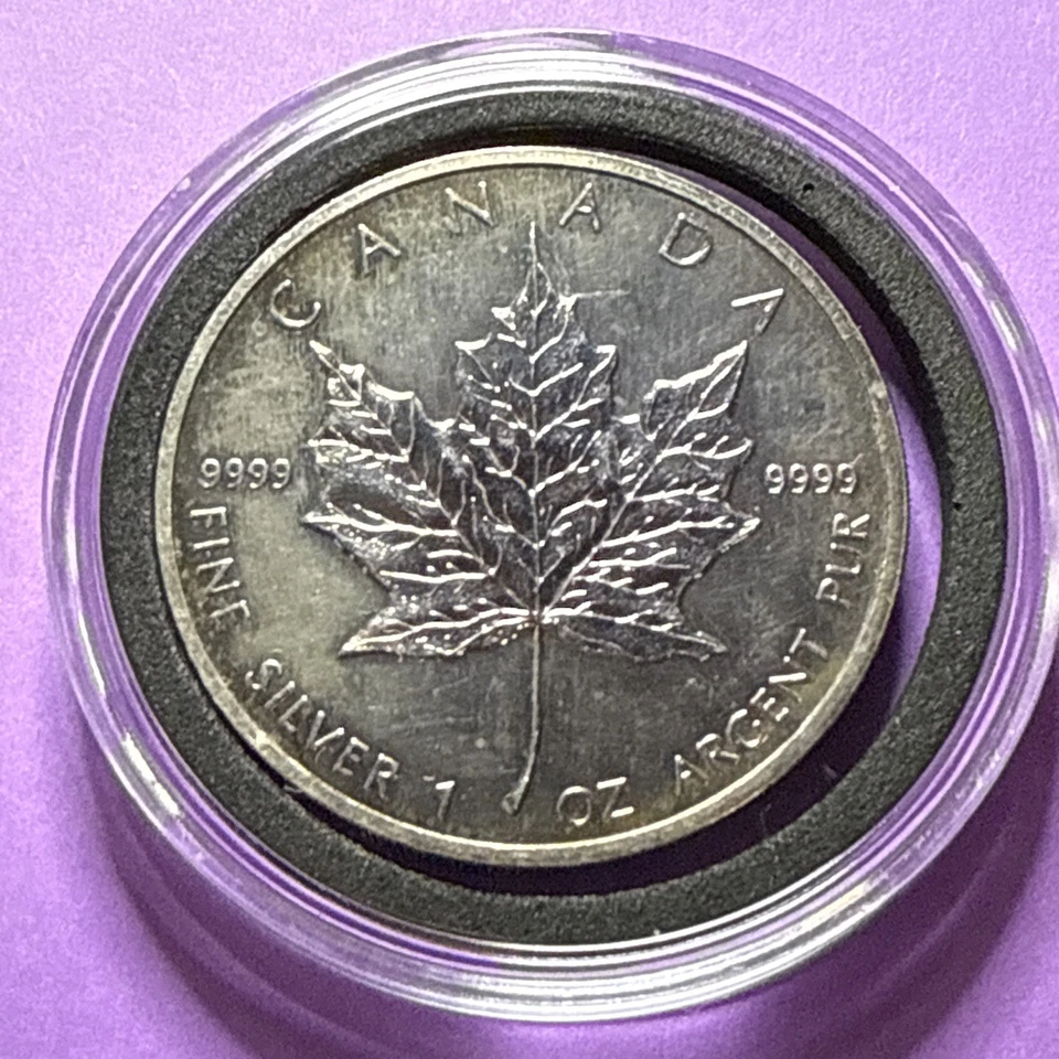 Toned 1 oz 1989 Canada Elizabeth II 5 Dollars Silver Maple Leaf 9999 Silver Coin - Image 1 of 4