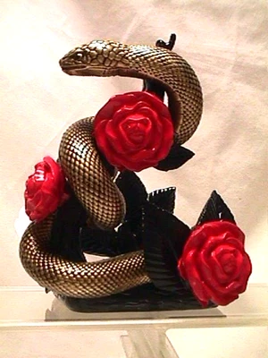 Bath & Body Works SERPIENTE DORADA Hojas Negras Rosas Rojas Bomba Jabón SOPORTE Halloween Foto 1 de 4