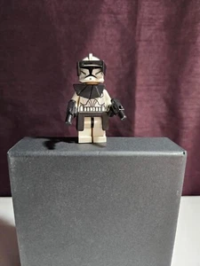 SW0223: Soldado Clon (Fase 1) - Visera Negra, Pauldron y Kama, Ojos Grandes - Imagen 1 de 4