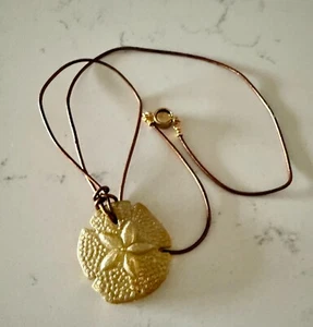 Collar colgante Ocean Sea Life de vidrio dorado con cierre magnético - Imagen 1 de 5