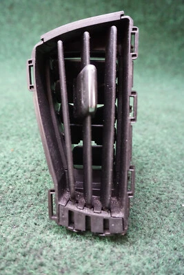 2018 2019 2020 2021 2022 GMC TERRAIN SL ЛЕВАЯ ВЕНТИЛЯЦИОННАЯ РЕШЕТКА ПЕРЕМЕННОГО ТОКА ОТ ОРИГИНАЛЬНОГО ПРОИЗВОДИТЕЛЯ 84335591 - Изображение 1 из 4