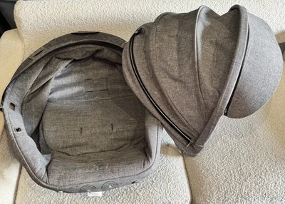 ¡SOLO ASIENTO COCHECITO SCOOTER STOKKE TELA Y CAPUCHA CON DOSEL! PIEZAS GRISES Foto 1 de 4