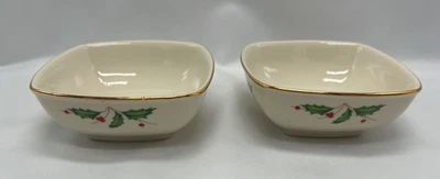 Juego de 2 cuencos pequeños con estampado de acebo y bayas Lenox Holiday de 4 pulgadas Foto 1 de 4