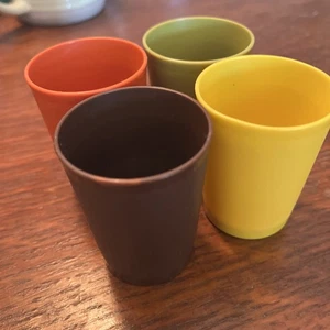 Tupperware Spielzeug Set 4 Mini Stapelbecher / Becher Ernte Farben #1503 - Bild 1 von 4