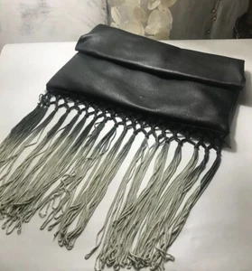Bolso de mano negro imitación cuero borlas ombre - Imagen 1 de 7
