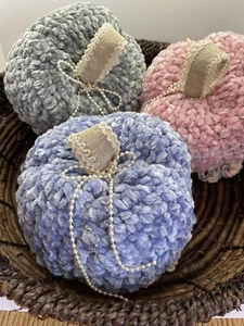 3 MEDIUM SIZED CRUSHED VELVET LOOK CROCHETED PUMPKINS - Picture 1 of 3
