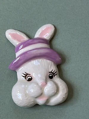 Hecho a mano Lindo Conejo de Pascua de Primavera Blanco con Sombrero Púrpura Maceta de Cerámica Pintada Foto 1 de 4