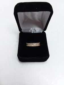 D) schöner Sterling Silber Ring Gr. 8, goldfarbenes Band mit Saphir überzogen - Bild 1 von 5