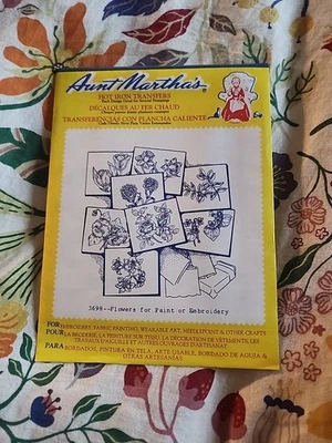 VINTAGE Aunt Martha's IRON-ON Embroidery TRANSFERS - #3698 Flowers - Image 1 of 3