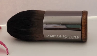 Make Up For Ever Medium Foundation Kabuki Brush 110 STRAIGHT - Image 1 of 3