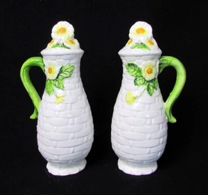 Vintage Lefton White Daisy Salt & Pepper Shakers 4124 Geo z Lefton Floral Basket - Picture 1 of 8