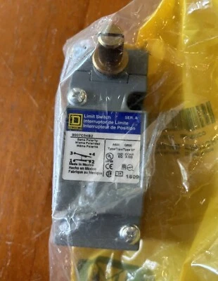 323-2993: RADIATOR ACCESS DOOR LIMIT SWITCH Caterpillar CAT Part - Image 1 of 4