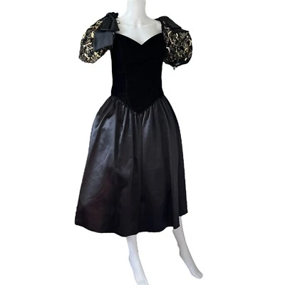 Vestido de Colección Roberta Negro Terciopelo Tafetta Manga Abullonada Lazo Satinado Lentejuelas Doradas Foto 1 de 4