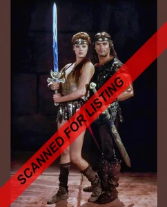 RED SONJA Brigitte Nielsen & Arnold Schwarzenegger 8X10 PHOTO #9414 - Bild 1 von 1
