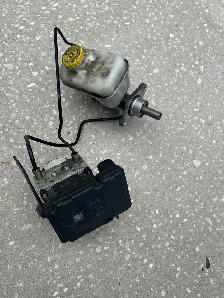 Jeep Grand Cherokee 2006 maestro de frenos con unidad antibloqueo Foto 1 de 2