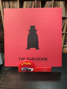 The Babadook Subscriber Vinyl Record (Original Film Score) w/ Popup Sleeve, - Imagen 1 de 8