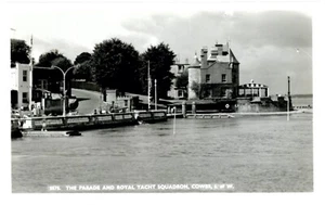 ISLE OF WIGHT - PARADE & ROYAL YACHT SQUADRON, COWES Real Photo Postcard - Picture 1 of 1