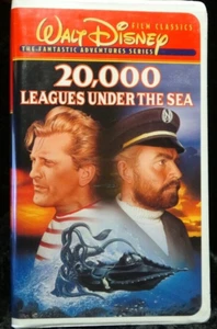 VHS 📼 Walt Disney's 20,000 Leagues Under the Sea CLAMSHELL 1954 Kirk Douglas - Picture 1 of 3